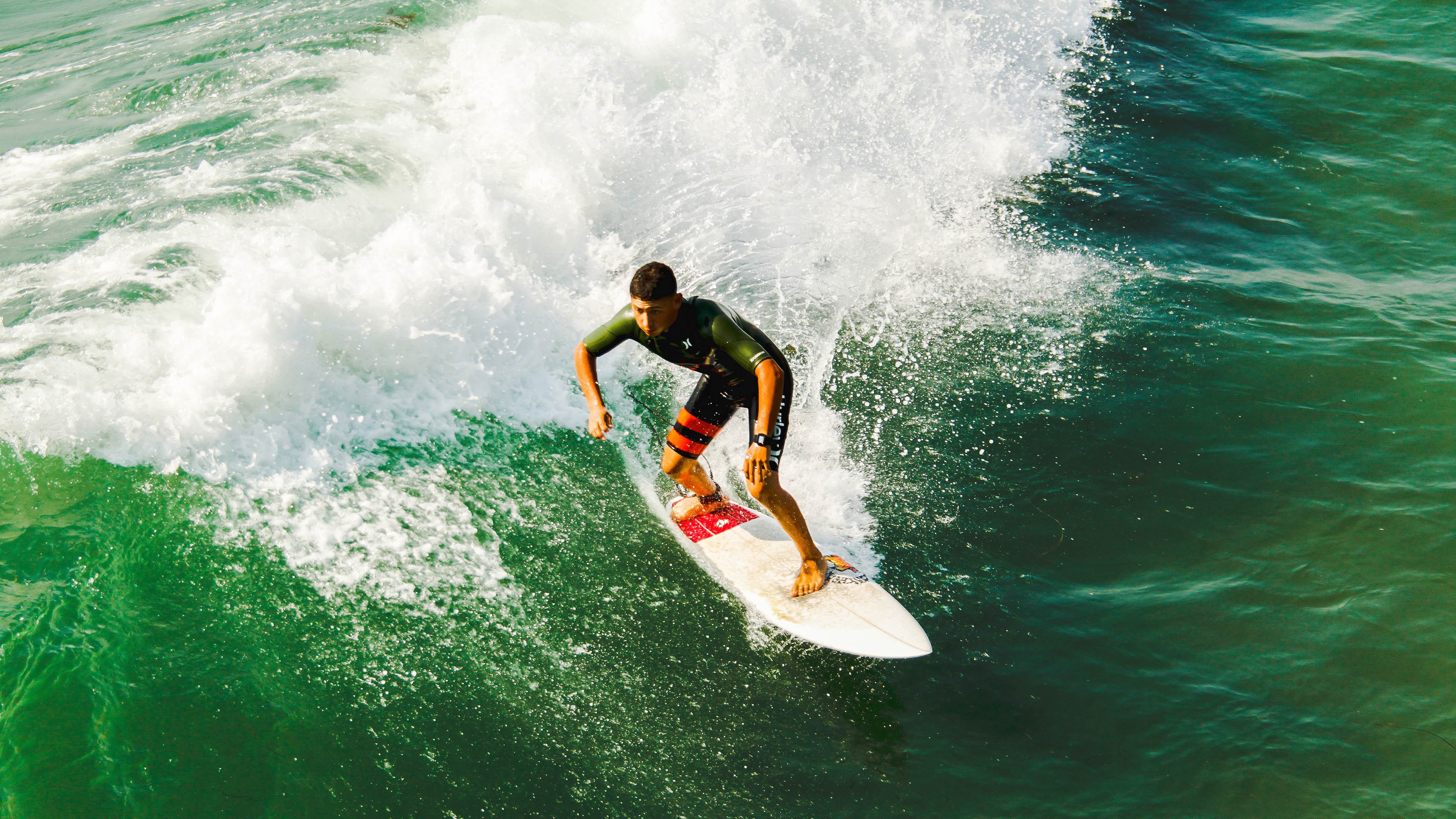 绝境中的红色闪电，拉什福德如何在对阵巴萨的夜晚完成自我救赎