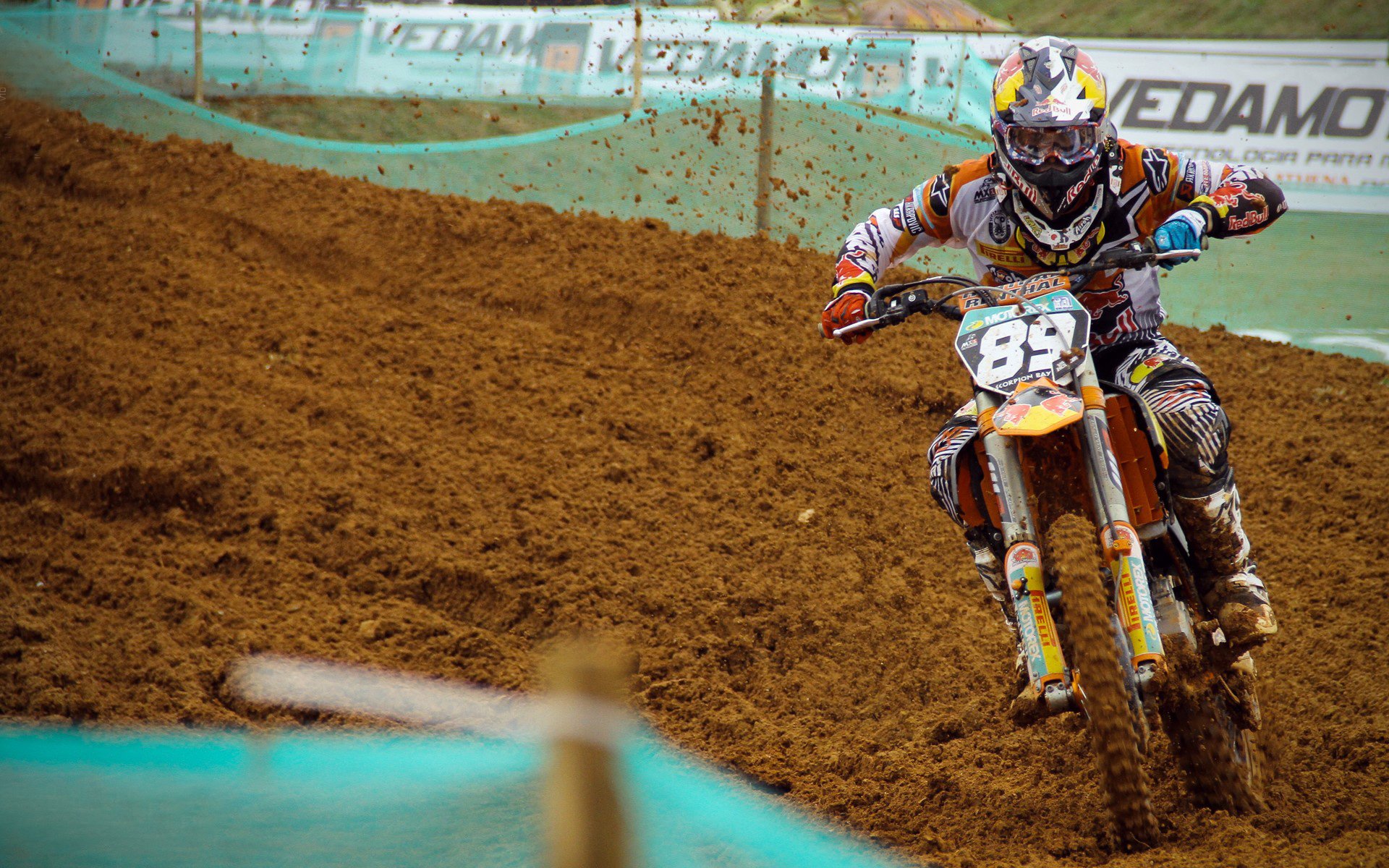 东决关键战之夜，佩德里用双脚在草坪上写诗